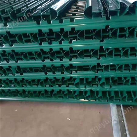 骏卅 化烤漆桃型柱护栏网 机场桃型柱护栏网  厂家生产