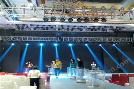 武汉舞台设备租赁 灯光音箱大屏幕 桌椅板凳沙发 背板桁架搭建